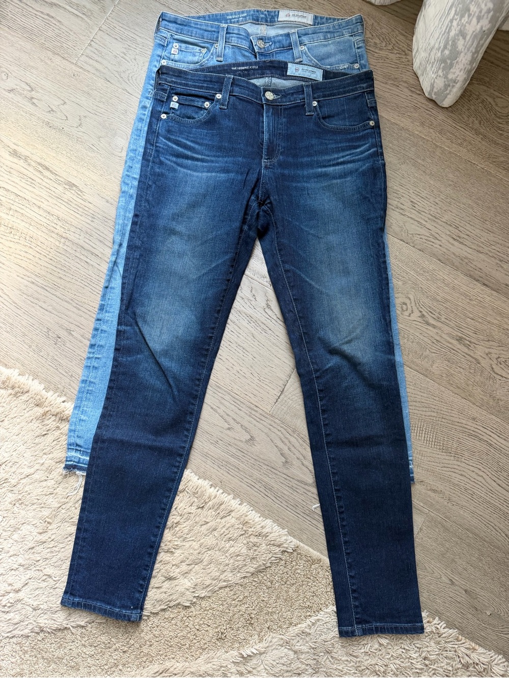 Lot of 3 pairs of AG jeans - size 28 - Picture 3 of 7